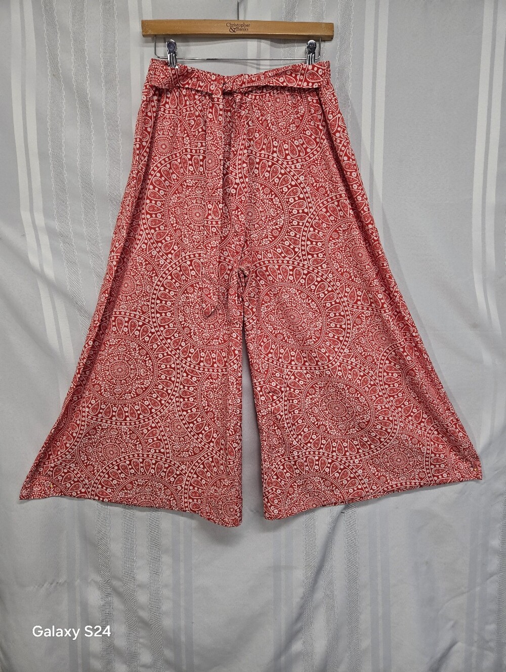 8 OF HEARTS RED/WHITE WIDE LEG PANTS SIZE LARGE. B-3